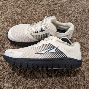 Altra Provision size 8